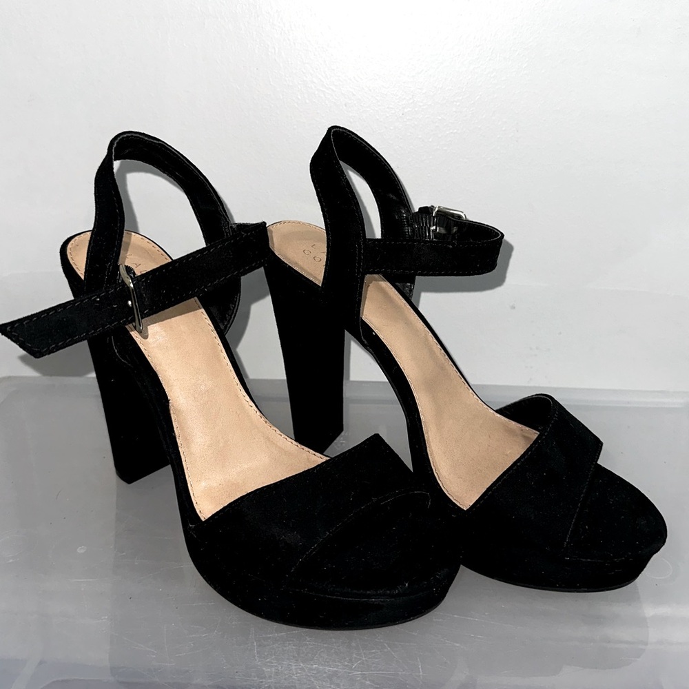 🖤Women’s 4 Inch Heels Size 9.5🖤